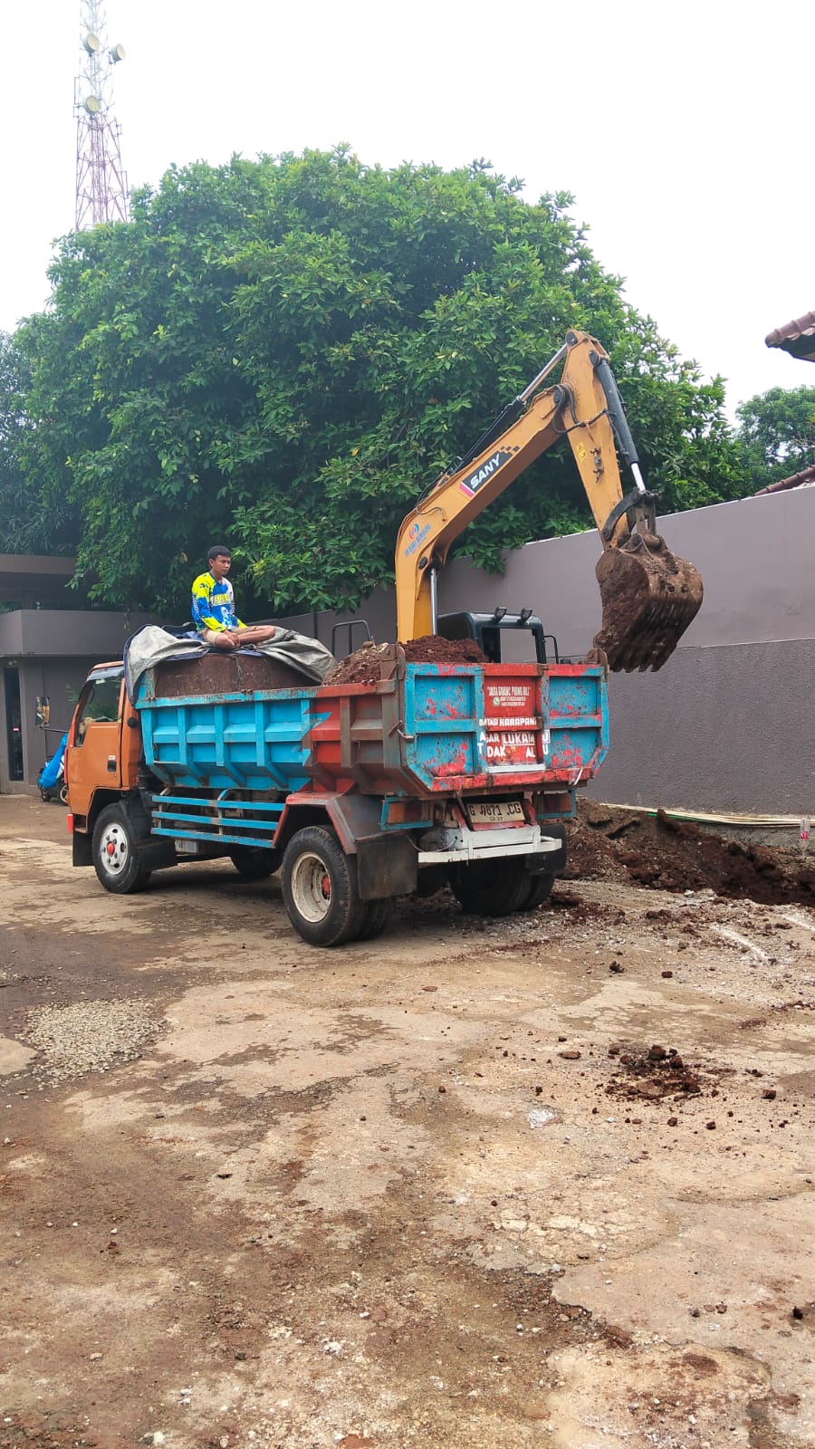 Tim Buang Puing Depok
