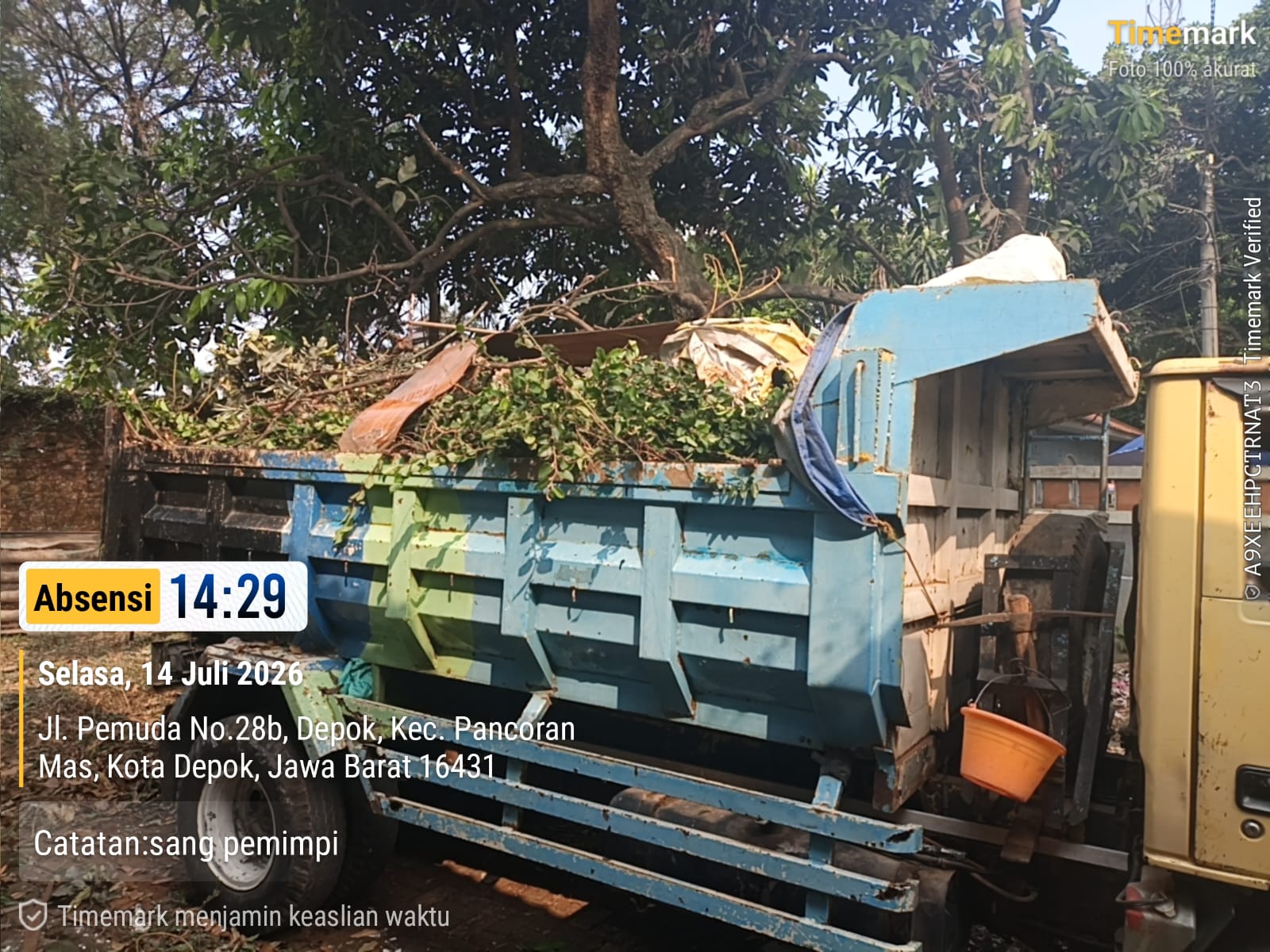 Land clearing sampah kebun di Jl. Pemuda, Pancoran Mas, Depok